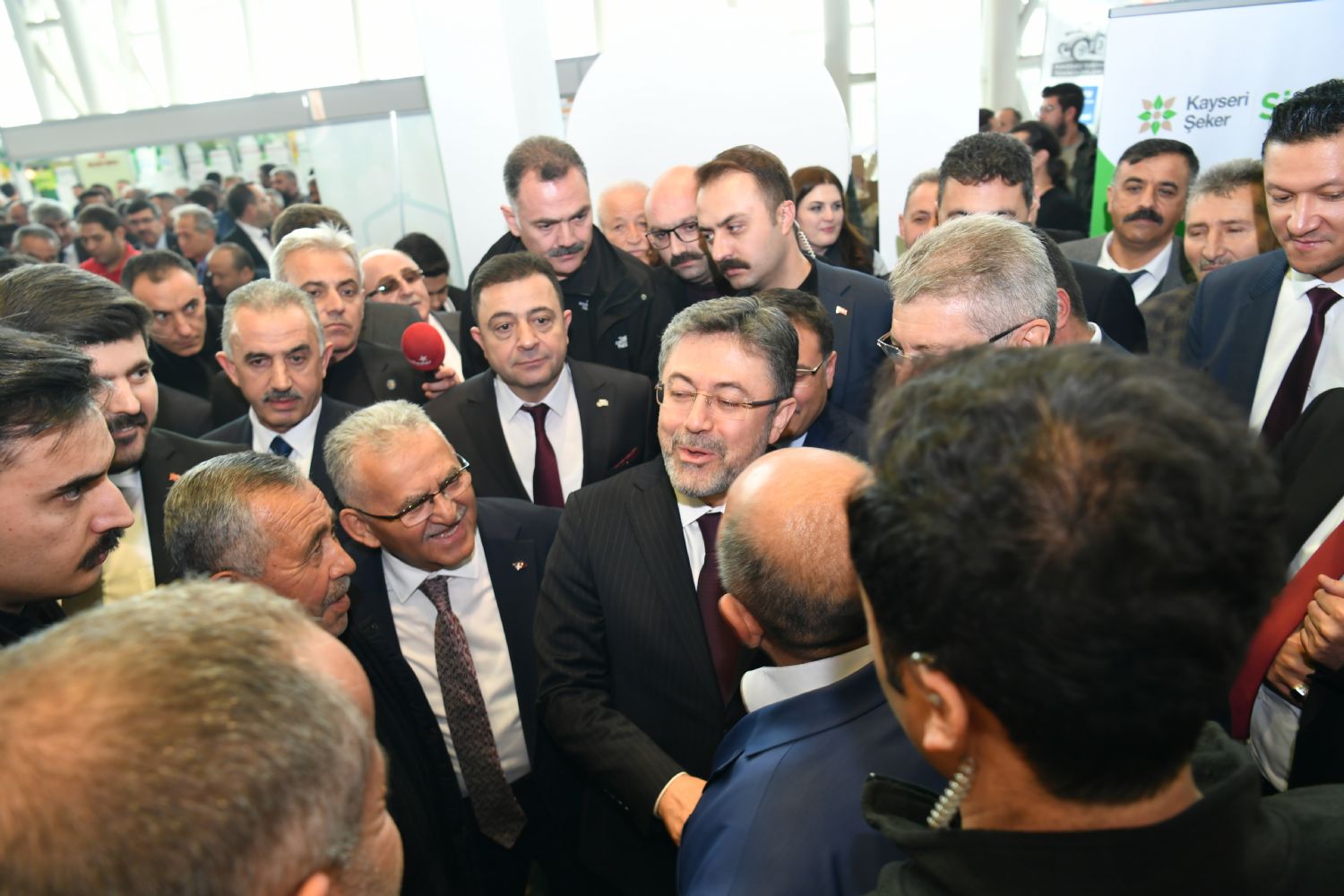 Tarım Bakanı Yumaklı Kayseri OSB Fuar Merkezi'nde açılan 19. Kayseri Tarım Fuarını Ziyareti Etti