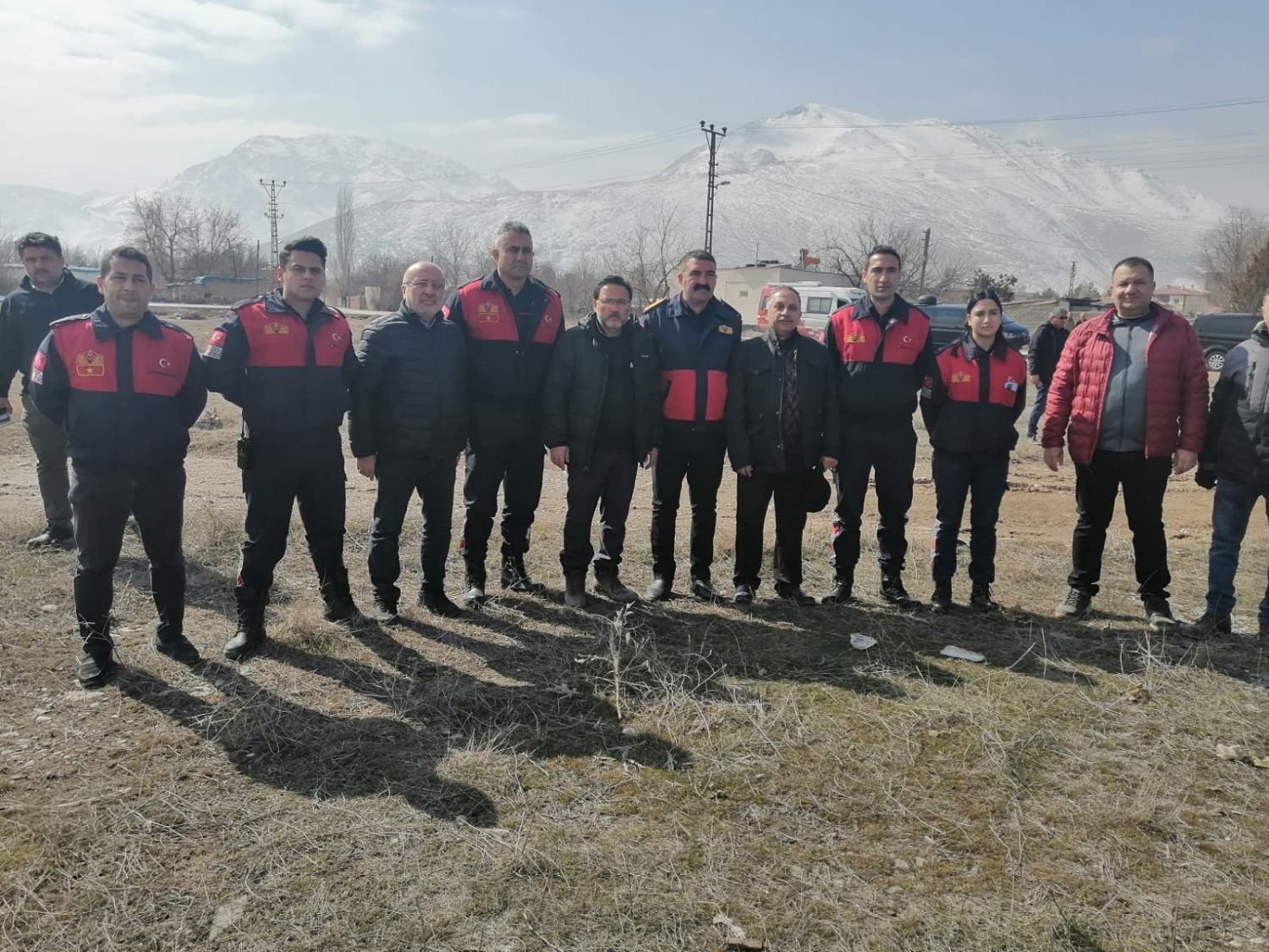 Kayseri OSB itfaiye Müdürlüğü OS-AK Arama Kurtarma ekibimiz, 6 Şubat depreminde arama kurtarma çalışmalarında enkaz altından çıkardıkları vatandaşlarla buluştu.